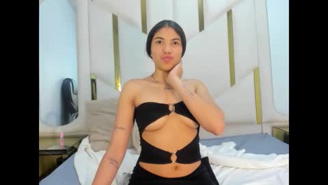 aurorahoney32 online show from May 5, 9:56 pm