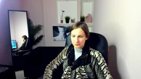 Aurora online show from December 18, 11:30 pm