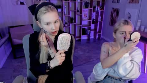 aurorawrenfield online show from September 20, 4:57 am