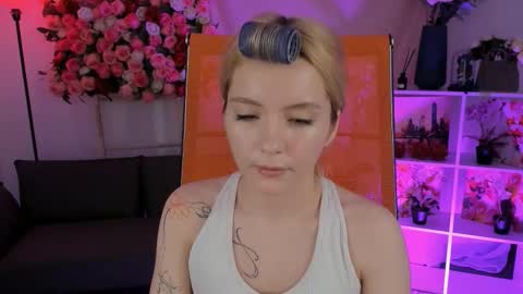 aurorawrenfield online show from March 18, 1:53 am