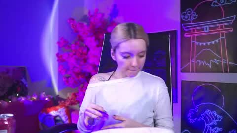 aurorawrenfield online show from March 24, 2:27 am