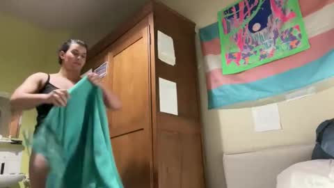 Snapshot of aurore_wave chatting on March 22, 8:34 pm aurore_wave online show from March 22, 8:34 pm