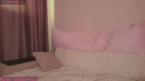 Snapshot of aurorryy1 chatting on July 27, 4:41 am Aurora online show from July 27, 4:41 am
