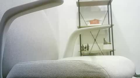 Snapshot of aussie5892 chatting on February 8, 9:35 am Justin online show from February 8, 9:35 am