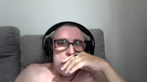 Snapshot of aussie_ozzie chatting on May 17, 12:41 am aussie_ozzie online show from May 17, 12:41 am
