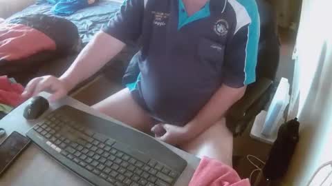 Snapshot of aussiebaker chatting on May 11, 12:05 am aussiebaker online show from May 11, 12:05 am
