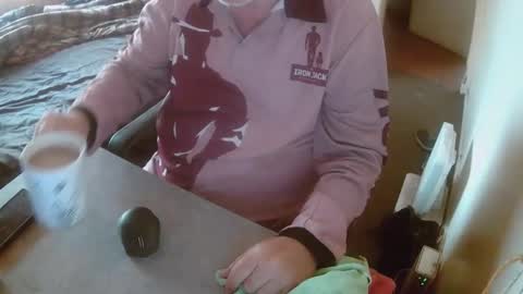 Snapshot of aussiebaker chatting on May 12, 2:52 am aussiebaker online show from May 12, 2:52 am