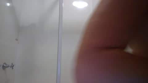 Snapshot of aussielovingxxx chatting on December 3, 9:11 am Milf4u online show from December 3, 9:11 am