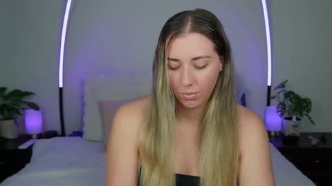 Snapshot of aussielulu chatting on October 8, 3:48 am aussielulu online show from October 8, 3:48 am