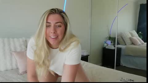 aussielulu online show from November 24, 11:37 pm