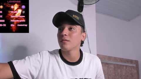 Snapshot of austin_cardieff_ chatting on October 10, 9:47 pm Austin online show from October 10, 9:47 pm