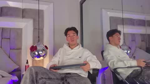 austinreeds online show from March 28, 1:00 pm