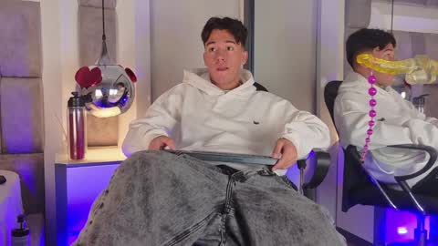 austinreeds online show from April 7, 1:44 pm