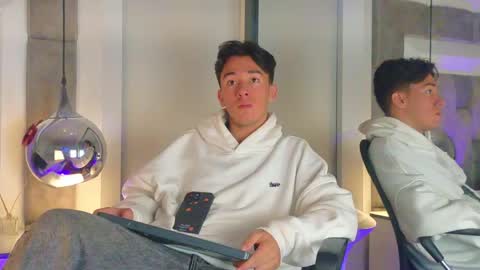 austinreeds online show from April 17, 12:30 pm