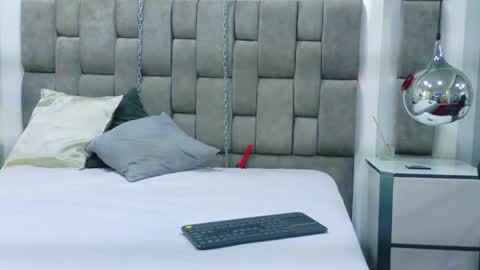 austinreeds online show from April 18, 7:58 pm