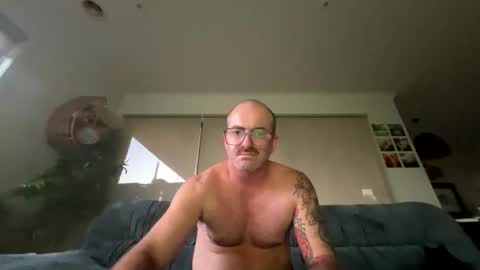 austintoner85 online show from March 4, 9:04 am