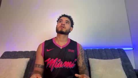 Snapshot of austintorres_ chatting on May 4, 1:23 am AustinTorres online show from May 4, 1:23 am