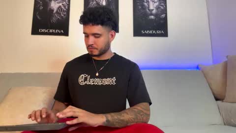 Snapshot of austintorres_ chatting on June 10, 1:06 am AustinTorres online show from June 10, 1:06 am