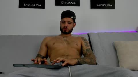 Snapshot of austintorres_ chatting on June 23, 9:35 pm AustinTorres online show from June 23, 9:35 pm