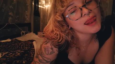 Autie 3 online show from April 19, 3:17 am