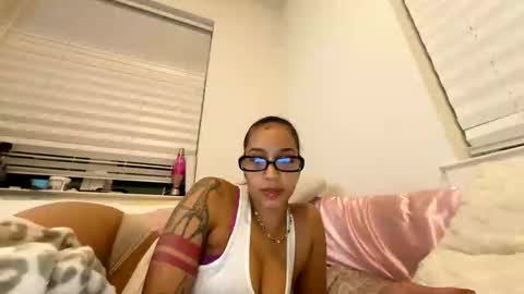 Snapshot of autumnnallure chatting on December 5, 1:58 am autumnnallure online show from December 5, 1:58 am