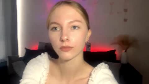 Annie online show from September 18, 12:51 pm