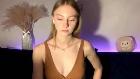 Annie online show from September 25, 3:27 pm