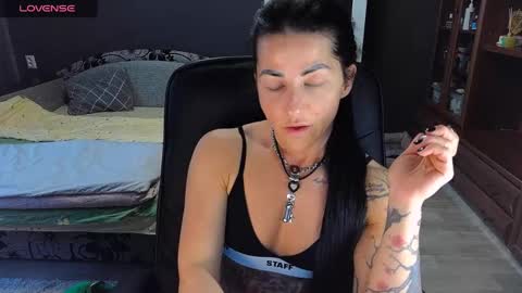 Ava online show from April 16, 1:01 pm