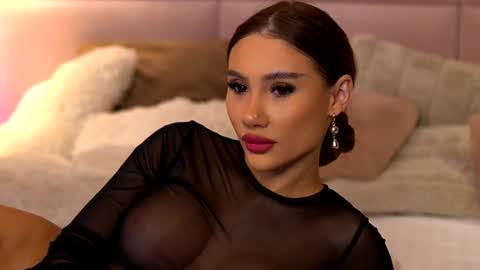 Ava online show from December 19, 10:00 pm