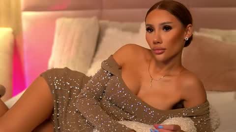 Ava online show from November 25, 12:10 am