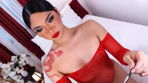 Snapshot of ava_lux chatting on February 22, 12:05 am Ava online show from February 22, 12:05 am