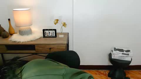 Snapshot of ava_lux chatting on September 21, 11:01 am Ava online show from September 21, 11:01 am