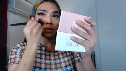 Snapshot of ava_lux chatting on October 1, 5:46 am Ava online show from October 1, 5:46 am