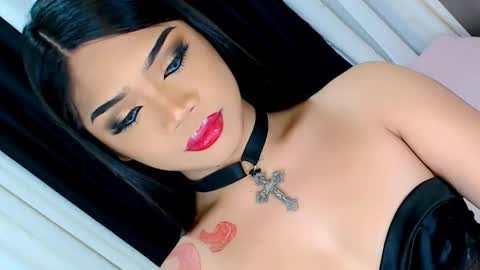 Snapshot of ava_lux chatting on December 5, 9:29 am Ava online show from December 5, 9:29 am