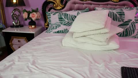 avaaaddamss online show from April 7, 9:10 am