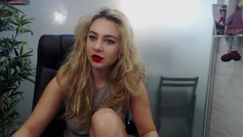 Snapshot of avablue_ chatting on December 30, 4:09 am online show from December 30, 4:09 am