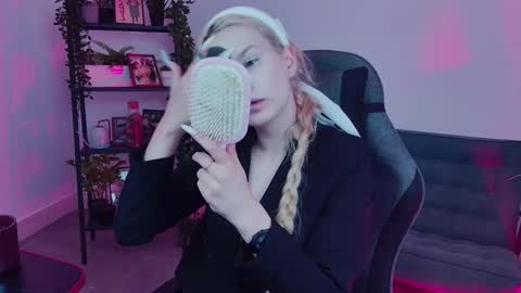 Ava nonude online show from September 9, 7:30 am