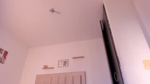 Snapshot of avaline_blanc chatting on January 20, 11:54 pm Avaline Help me reach 100 likes TRANSMISSION EVERY DAY FROM 39 PM online show from January 20, 11:54 pm