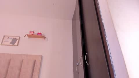 Snapshot of avaline_blanc chatting on February 21, 1:33 am Avaline Help me reach 100 likes TRANSMISSION EVERY DAY FROM 39 PM online show from February 21, 1:33 am