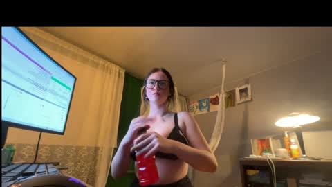 Snapshot of avallanchee chatting on June 3, 6:49 am avallanchee online show from June 3, 6:49 am