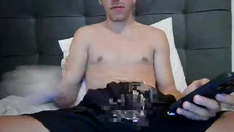 Snapshot of avarageeuropeguy chatting on September 17, 7:21 am Avarageeuropeguy online show from September 17, 7:21 am