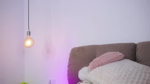 Carina online show from April 21, 5:06 pm