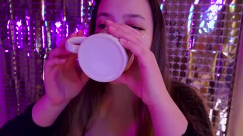 Snapshot of aveksmr chatting on February 15, 1:53 am Kate  online show from February 15, 1:53 am