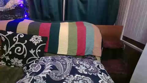 Snapshot of average_girl222 chatting on November 1, 3:58 pm raven blue online show from November 1, 3:58 pm