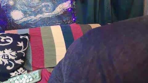 Snapshot of average_girl222 chatting on November 28, 4:48 am raven blue online show from November 28, 4:48 am