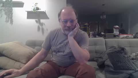 Snapshot of averagegreg chatting on February 26, 2:21 am Greg online show from February 26, 2:21 am