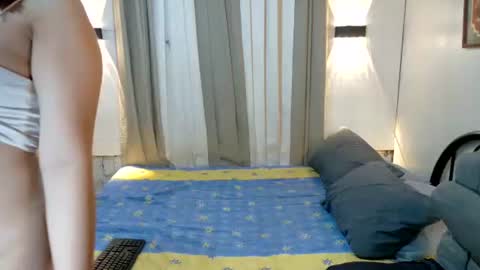 Snapshot of avery_7 chatting on September 19, 7:43 am avery_7 online show from September 19, 7:43 am