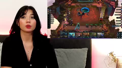 AveryWillow online show from February 6, 11:15 pm