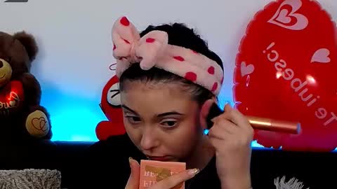 AveryWillow online show from February 26, 11:41 am