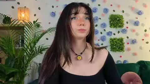Snapshot of averywillow chatting on June 22, 2:35 am AveryWillow online show from June 22, 2:35 am
